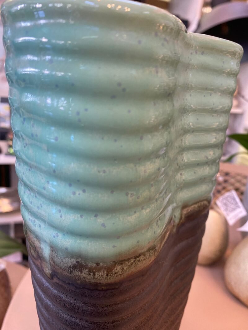 Imagen de WhatsApp 2025-10-20 a las 11.16.22_61113dfe FLORERO JARRON