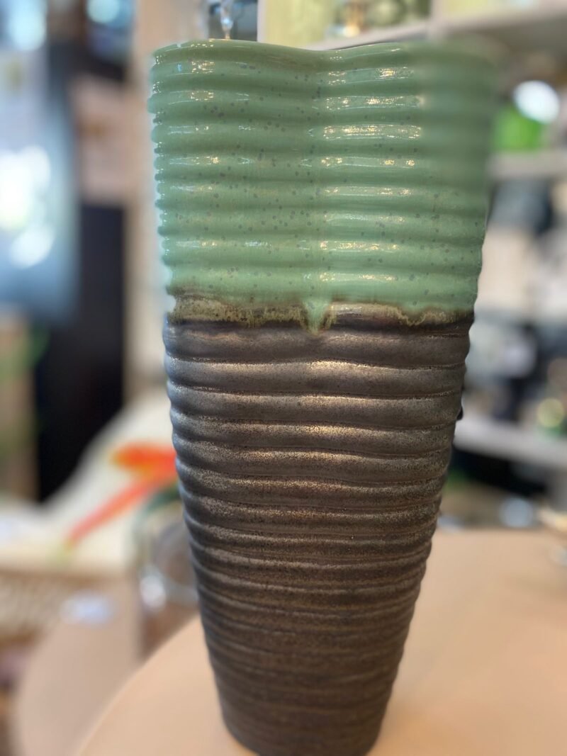 Imagen de WhatsApp 2025-10-20 a las 11.16.22_eaaf999c FLORERO JARRON