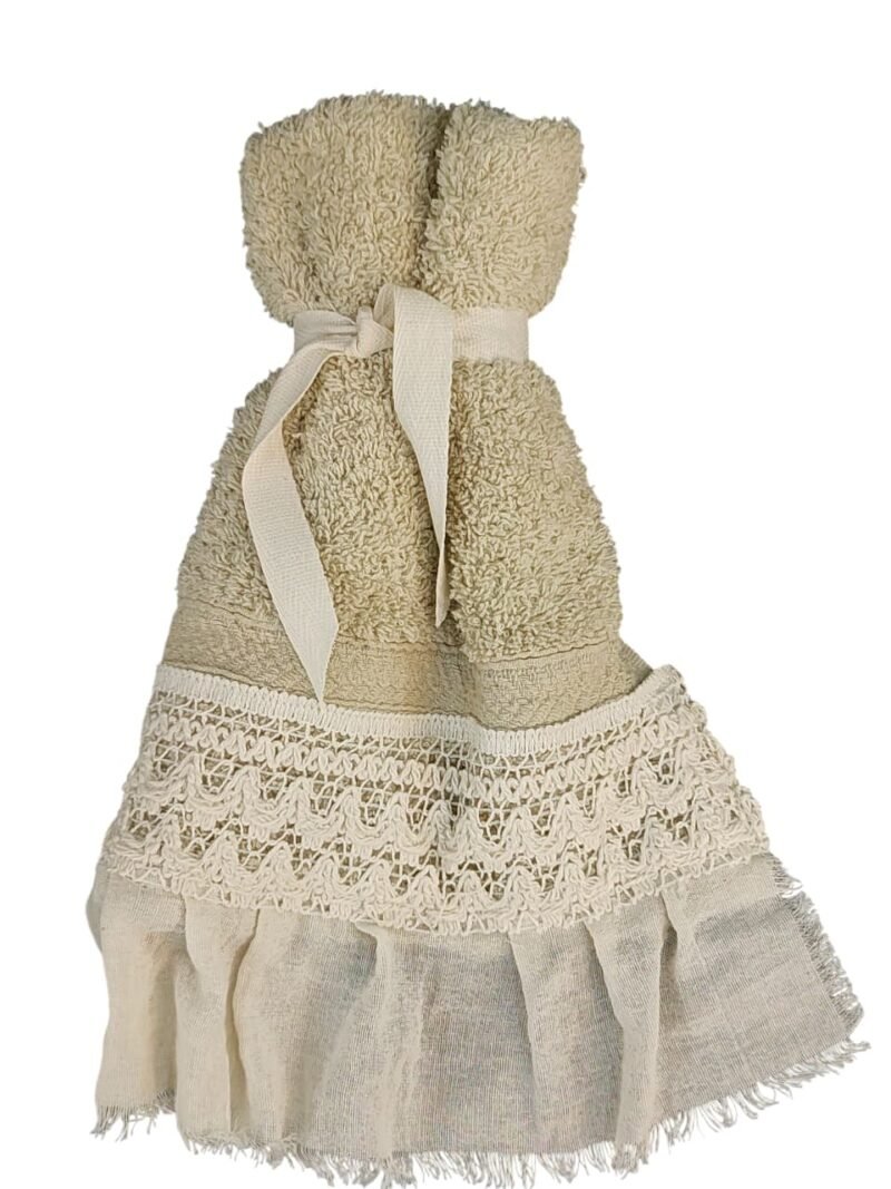 Toallas de mano con encaje son una opción decorativa y elegante.