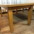 WhatsApp Image 2023-11-18 at 09.52.17 Mesa de Comedor Open con tapa Newdor Guatambu. Lustre Armilar. Medidas 1,80 x 0,91 x 0,75 h // 30% OFF EN EFECTIVO