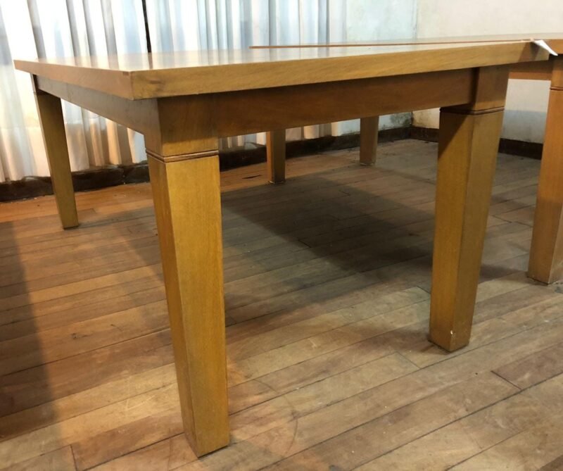 WhatsApp Image 2023-11-18 at 09.52.17 Mesa de Comedor Open con tapa Newdor Guatambu. Lustre Armilar. Medidas 1,80 x 0,91 x 0,75 h // 30% OFF EN EFECTIVO